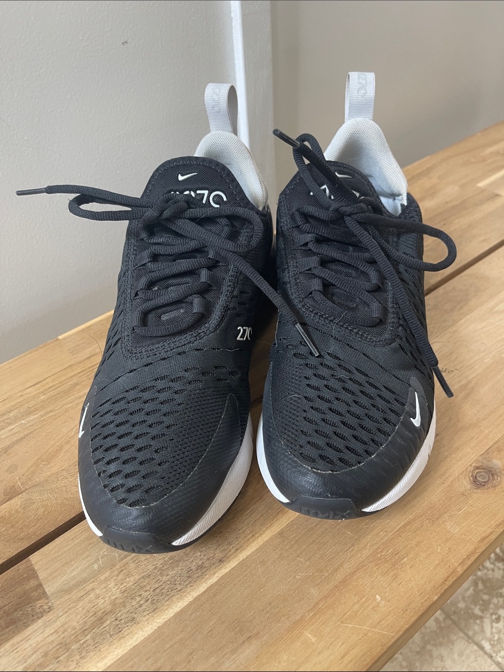 Nike Women’s Air Max 270 Black, White & Grey Athletic Sneakers EUC Size 8